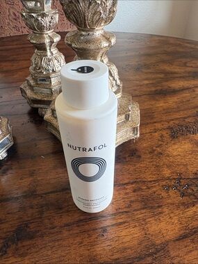 Nutrafol Strand Defender Lightweight Protective Conditioner 8 .1 oz NEW
